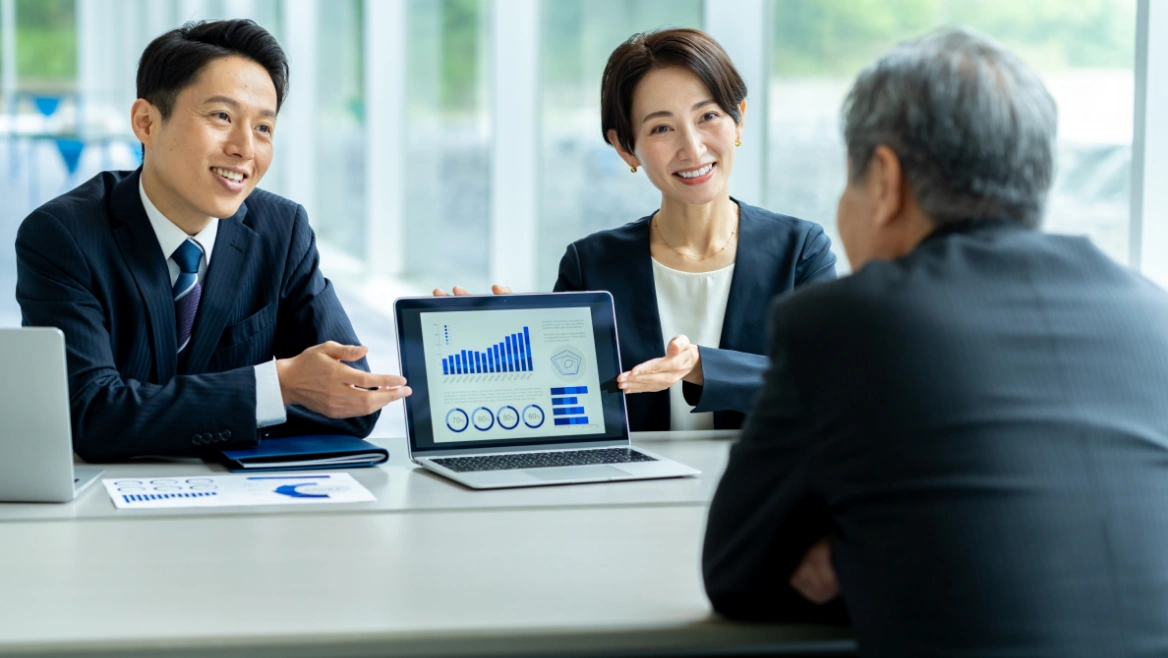 単なる資金繰り解消にとどまらず今後の財務改善まで見据えた提案を行うイメージ